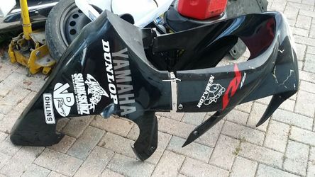 2003 R1 fairings racing. Some scuffs and small cracks