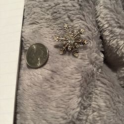 Snowflake Vintage Pin