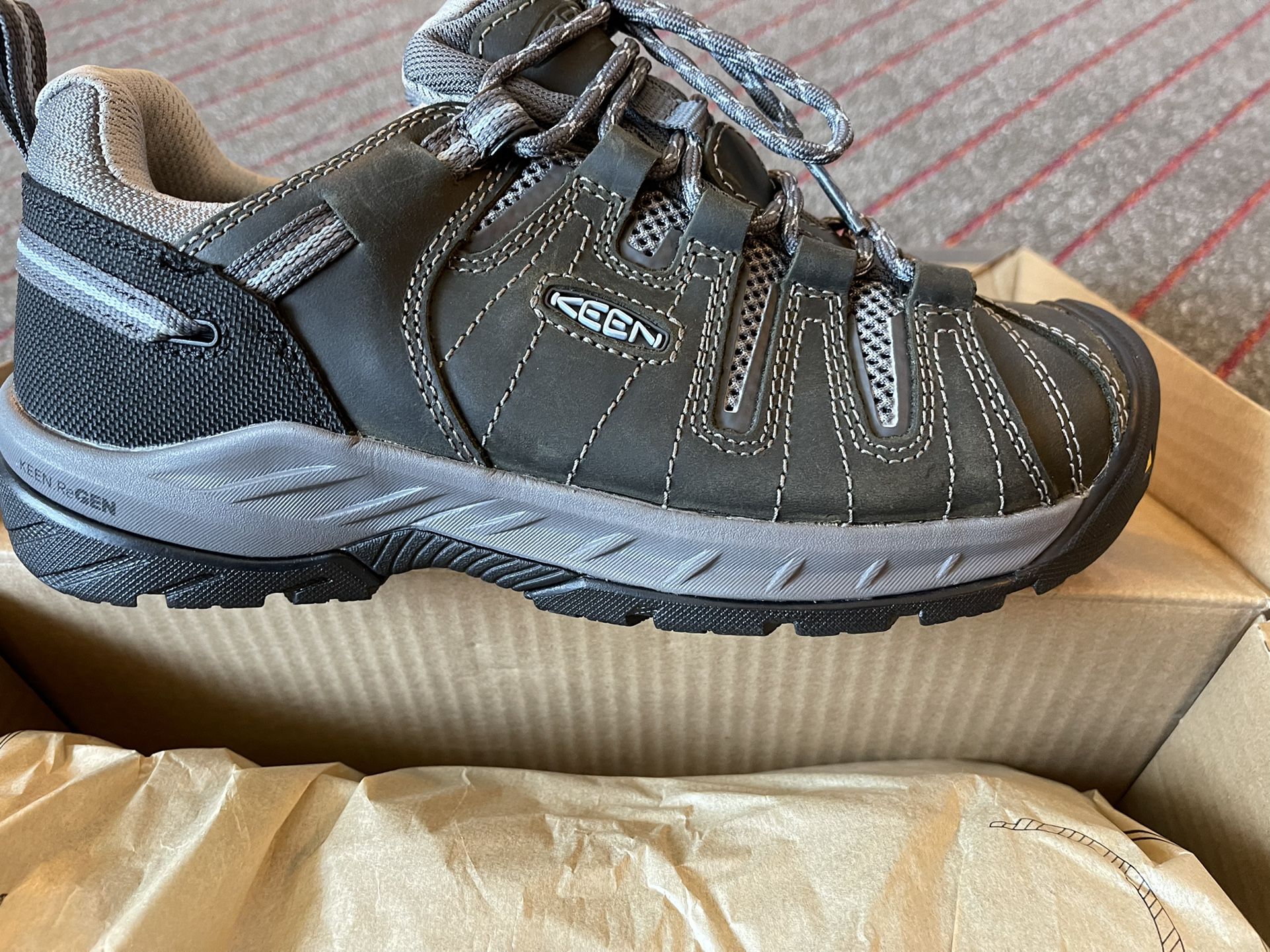 Womens 8.5 Keen Utility Shoe  Brand New In Box  