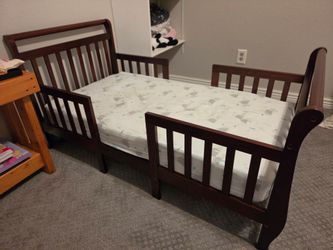 Dream On Me Emma 3-in-1 Convertible Wooden Toddler Bed