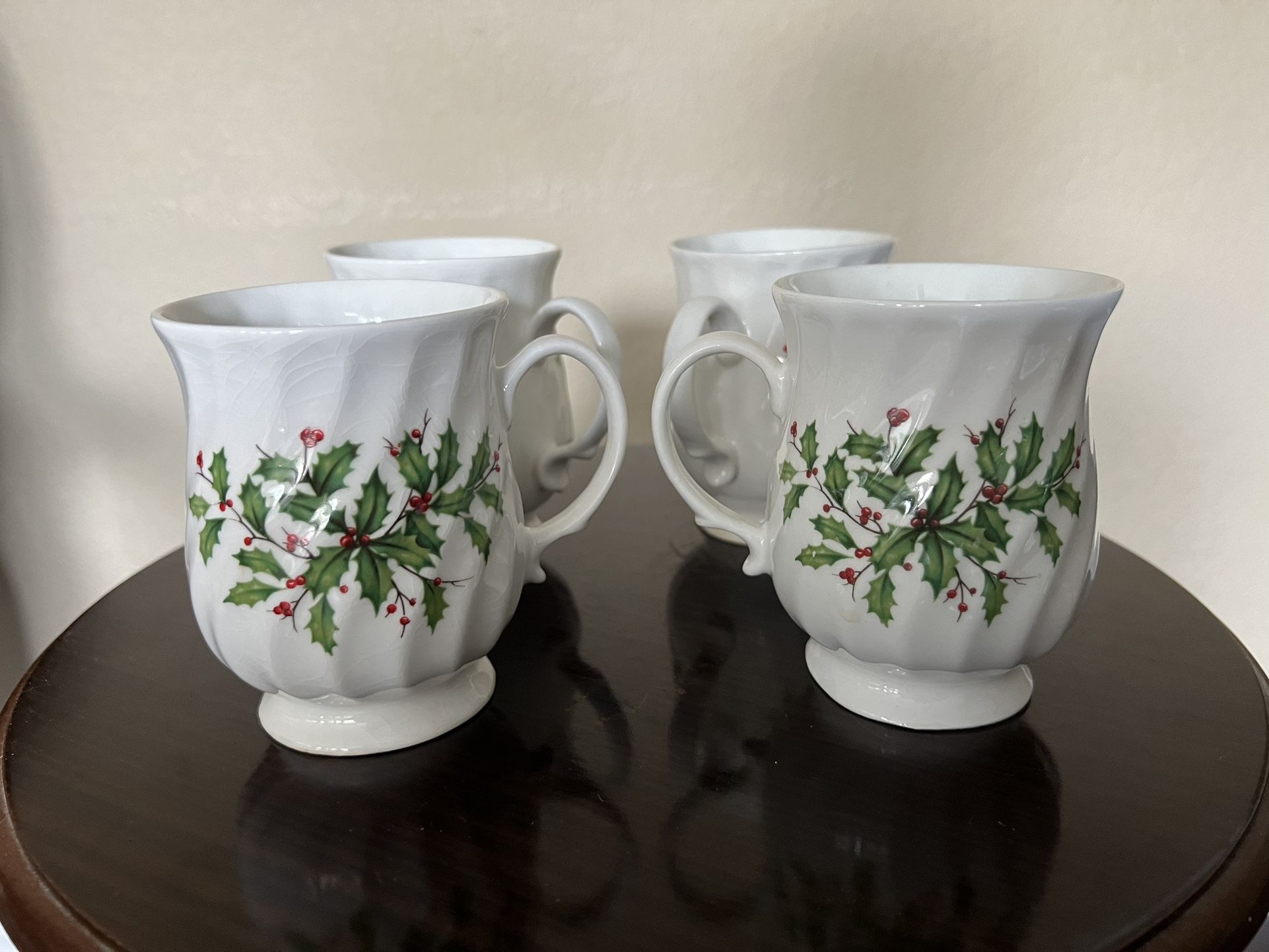 Vintage Hitkari Potteries Bone China Tea mugs. Set of 4 pieces Christmas Holly Berry pattern. Made in India.