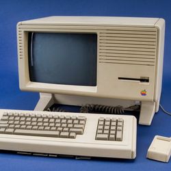 RARE APPLE LISA COMPUTER