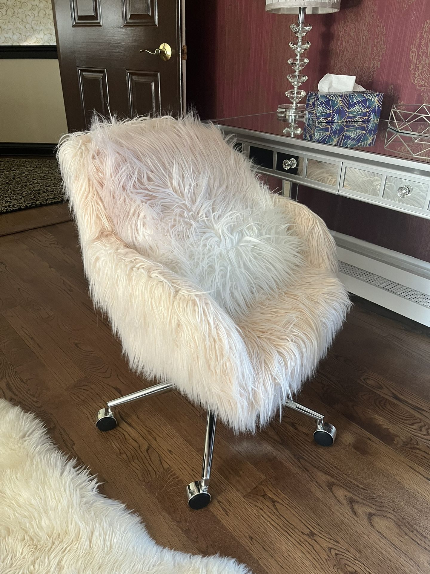 Fuzzy Chair & Pillows