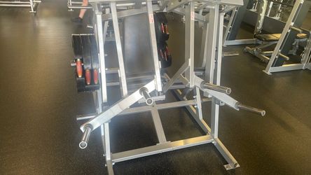 Hammer Strength unilateral leg press.