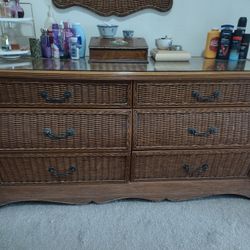 Bedroom Set (Dresser And Nightstands PLUS)