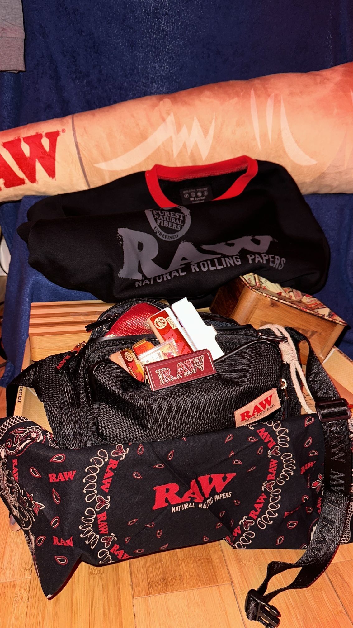 Raw Brand X R0lling Papers sling bag