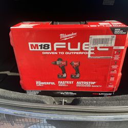 Milwaukee M18 fuel Drill Set