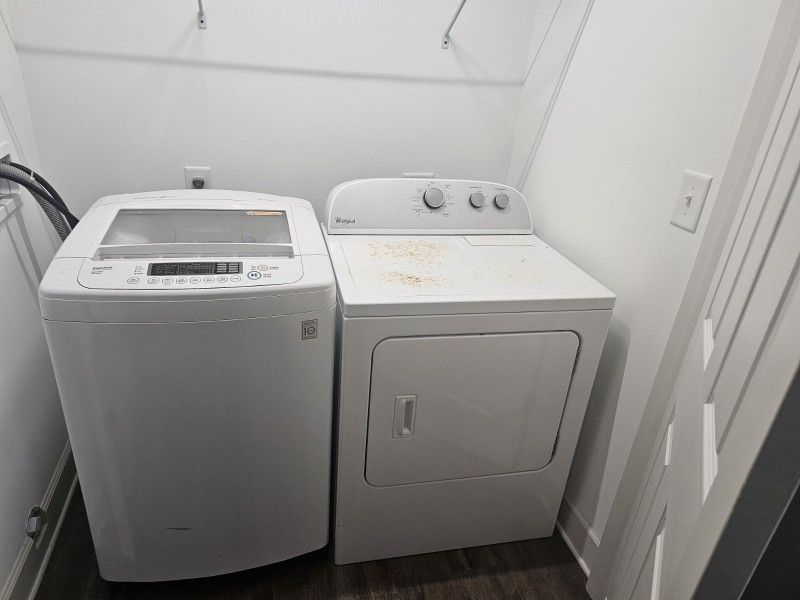 Washer Dryer- Table & 2 Chairs 