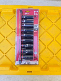 Milwaukee
SHOCKWAVE Impact Duty 1/2 in. Drive SAE Deep Well Impact Socket Set (9-Piece)