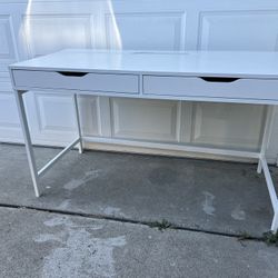 White Desk 