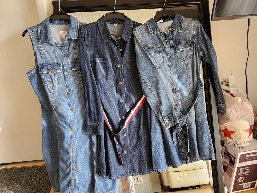 WOMAN JEANS DRESSES SIZE S-M NEW $20