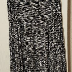 Womens Sz M Love, Fire Sleeveless Black and White Blouson Maxi Dress in VERY Gently Worn Condition