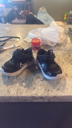 Toddler Nike shoes 4t