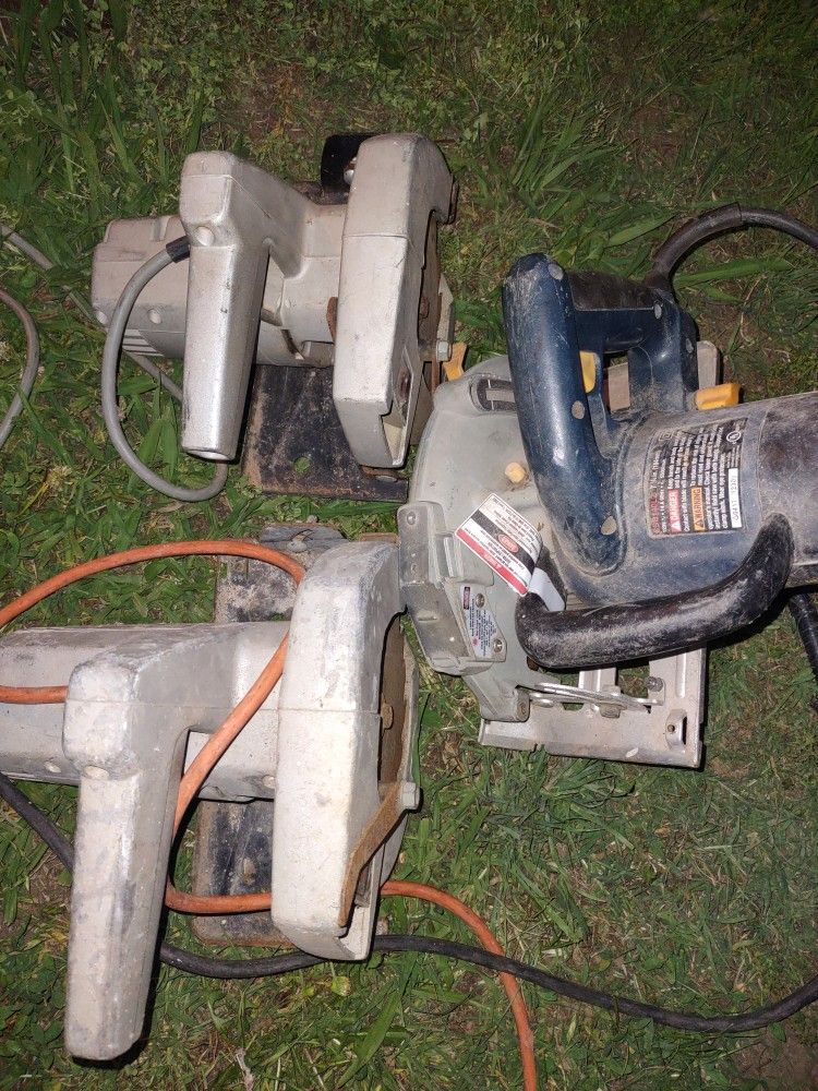 3 SAW ( 2 Black & Decker An 1 Riobi)