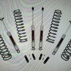 2.5” Rough Country Wrangler Lift 