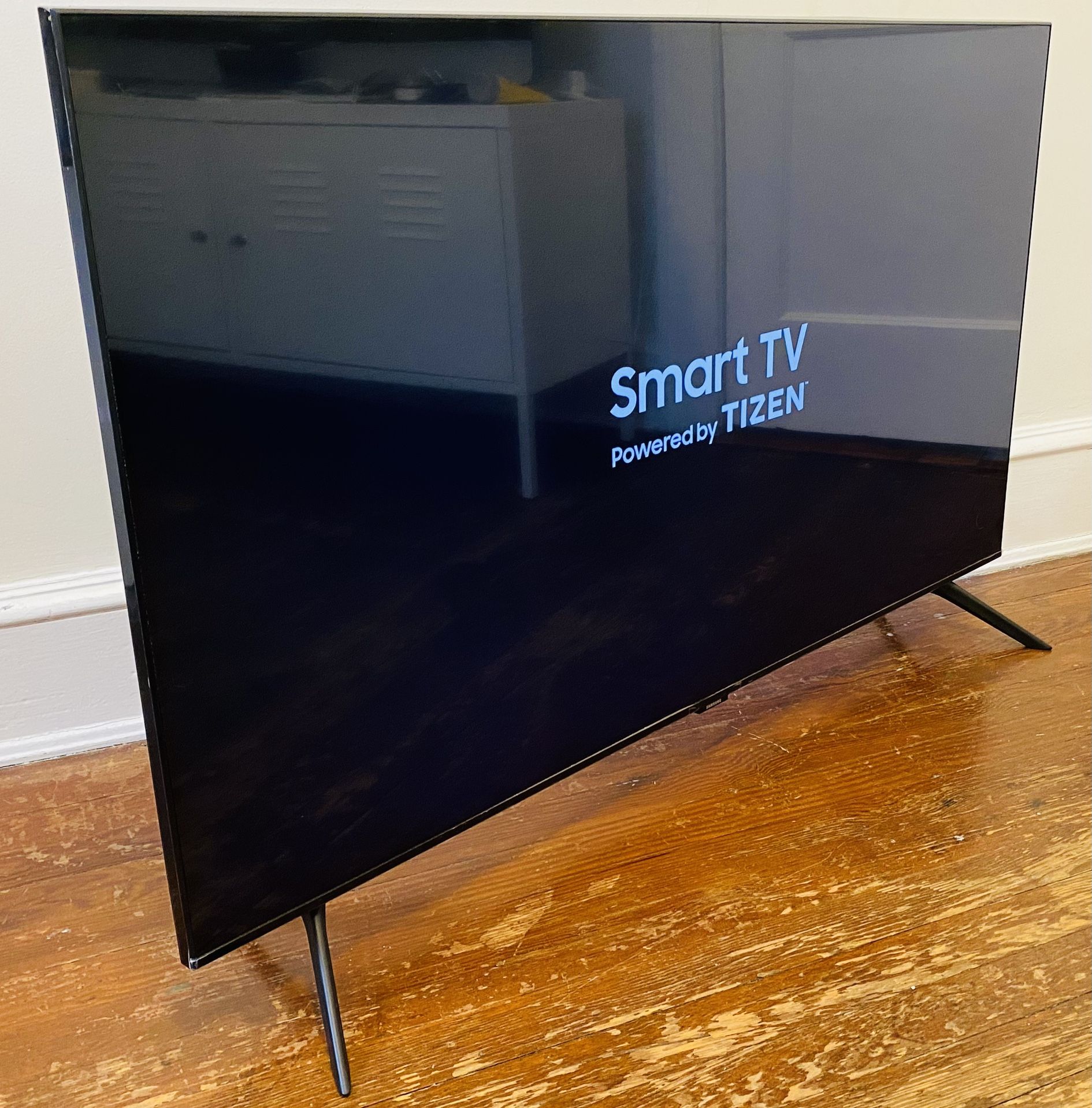 (Needs Repair) Samsung UN50TU8000F - 50" Smart TV