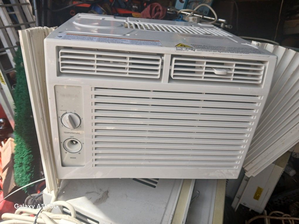 5k BTUs Air Conditioner/ No Side Panels