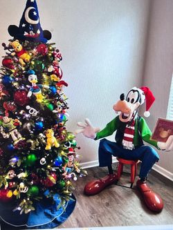 Goofy animatronic holidays