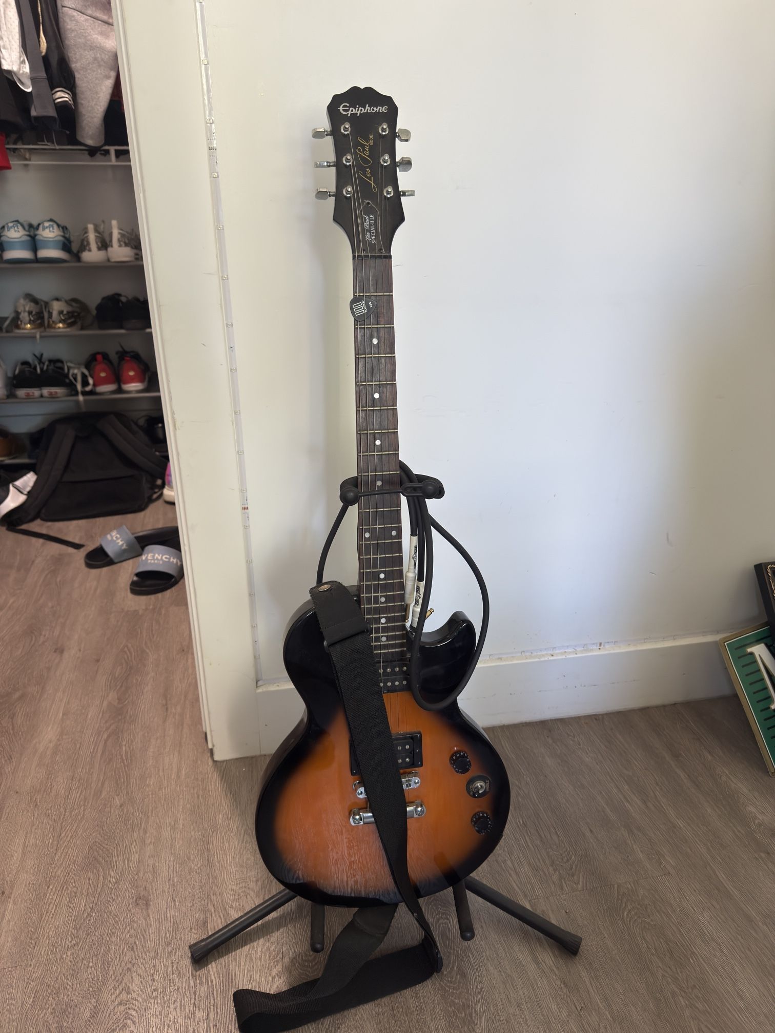 EPIPHONE GUITAR + STAND & CORD