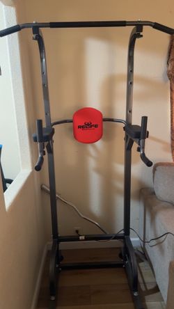 Pull up and multi use exercise station