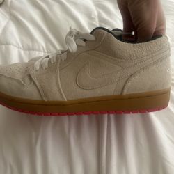 Nike Jordan 1 Low - white gum hyper pink M11