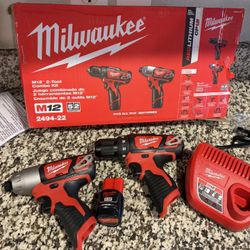 Milwaukee M12 / 2 Drill Combo Kit 