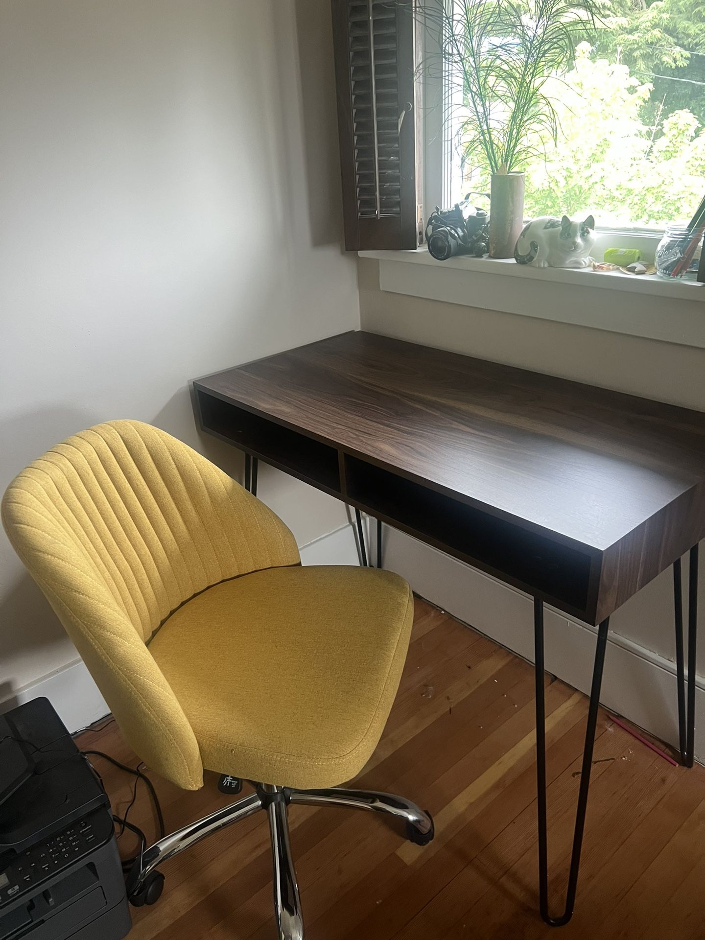 Gently Used Desk & Chair