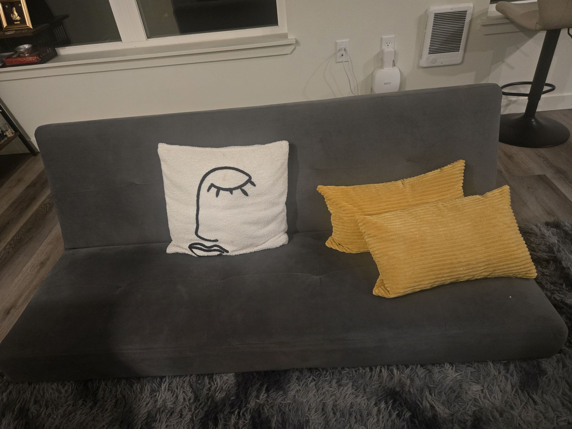 Futon with removable legs