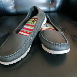 Women's Size 7.5 Wide SAS Flats Like New