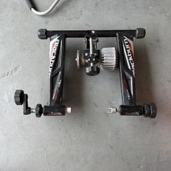 Blackburn Tech Fluid Trainer 