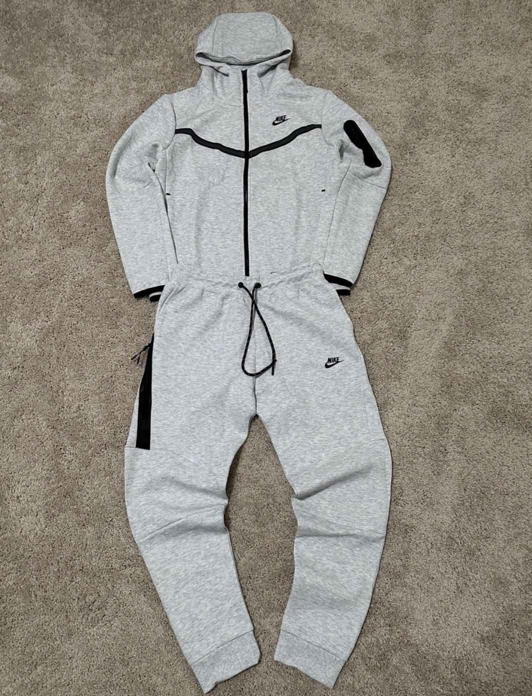 Nike Men's Gray Tech Fleece Full Set - Zip Hoodie/Sweatpants Sz M