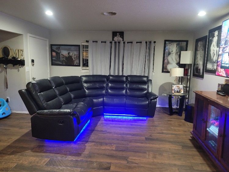 Beautiful Black Leather 3 Piece Sectional With Recliners and LED's