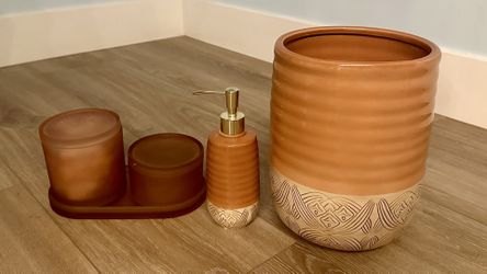 BRAND NEW Bathroom Set
