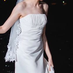 XS Strapless off white satin wedding dress short train
