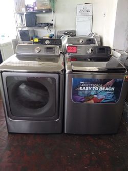 NEW scratch and dent Samsung top load washer and dryer set
