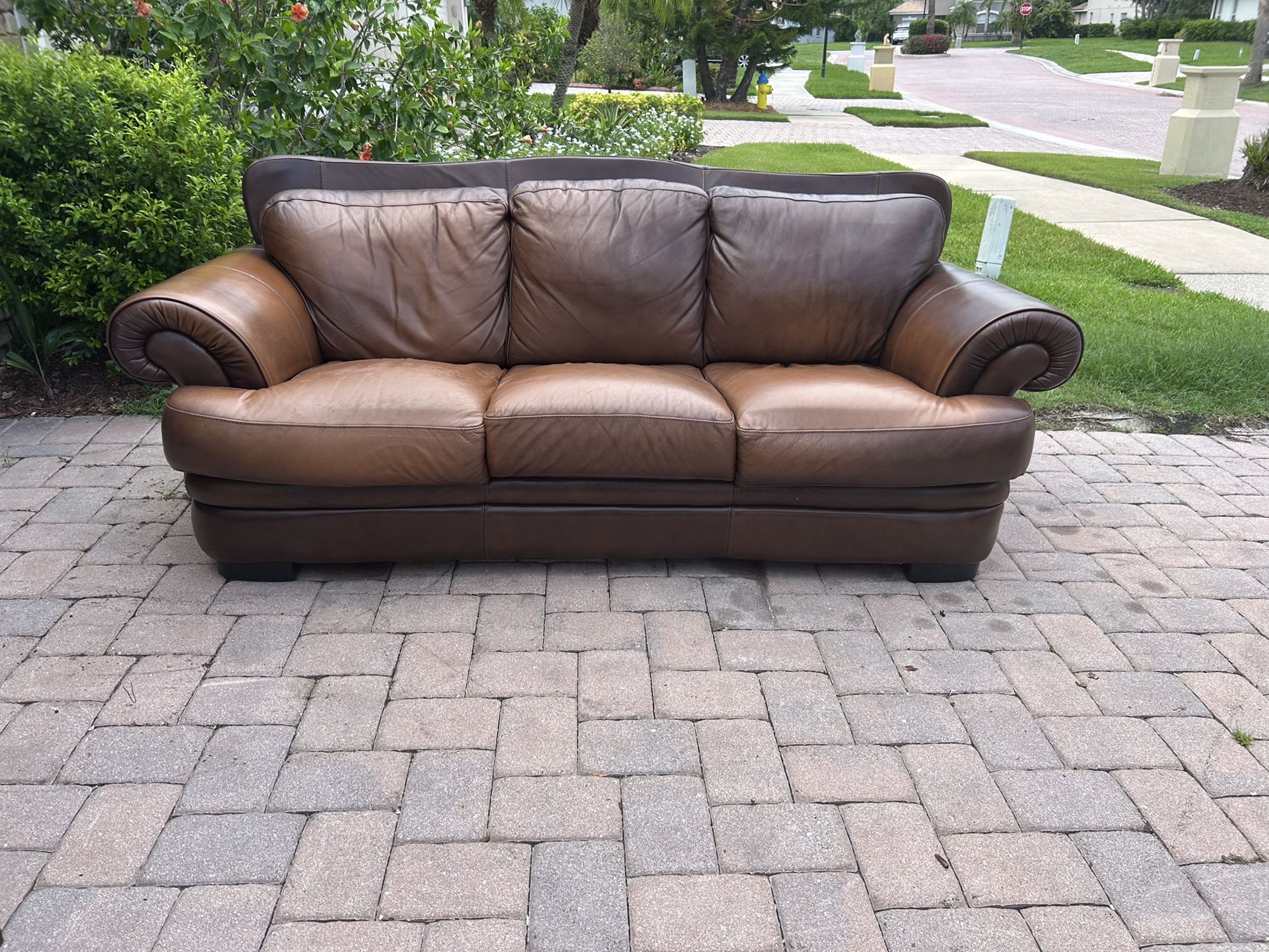 Sofa King Comfortable Brown Leather Sofa Couch For Sale ! Free Local Delivery 🚚