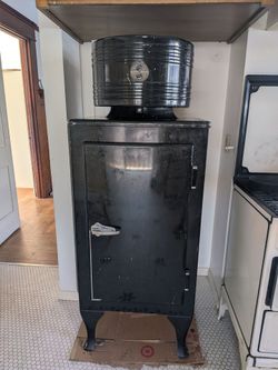 Vintage General Electric Antique Refrigerator – Rare Industrial / Art Deco Piece