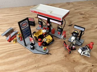 Playmobil City Life 3434 Vintage Esso Gas Station for Sale in