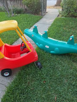 LITTLE tikes Car plus dinosaur  3 kids