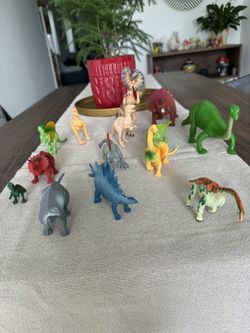Set of 14 dinosaur figures