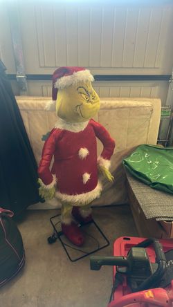 Life-Size Grinch Christmas Animatronic Figure