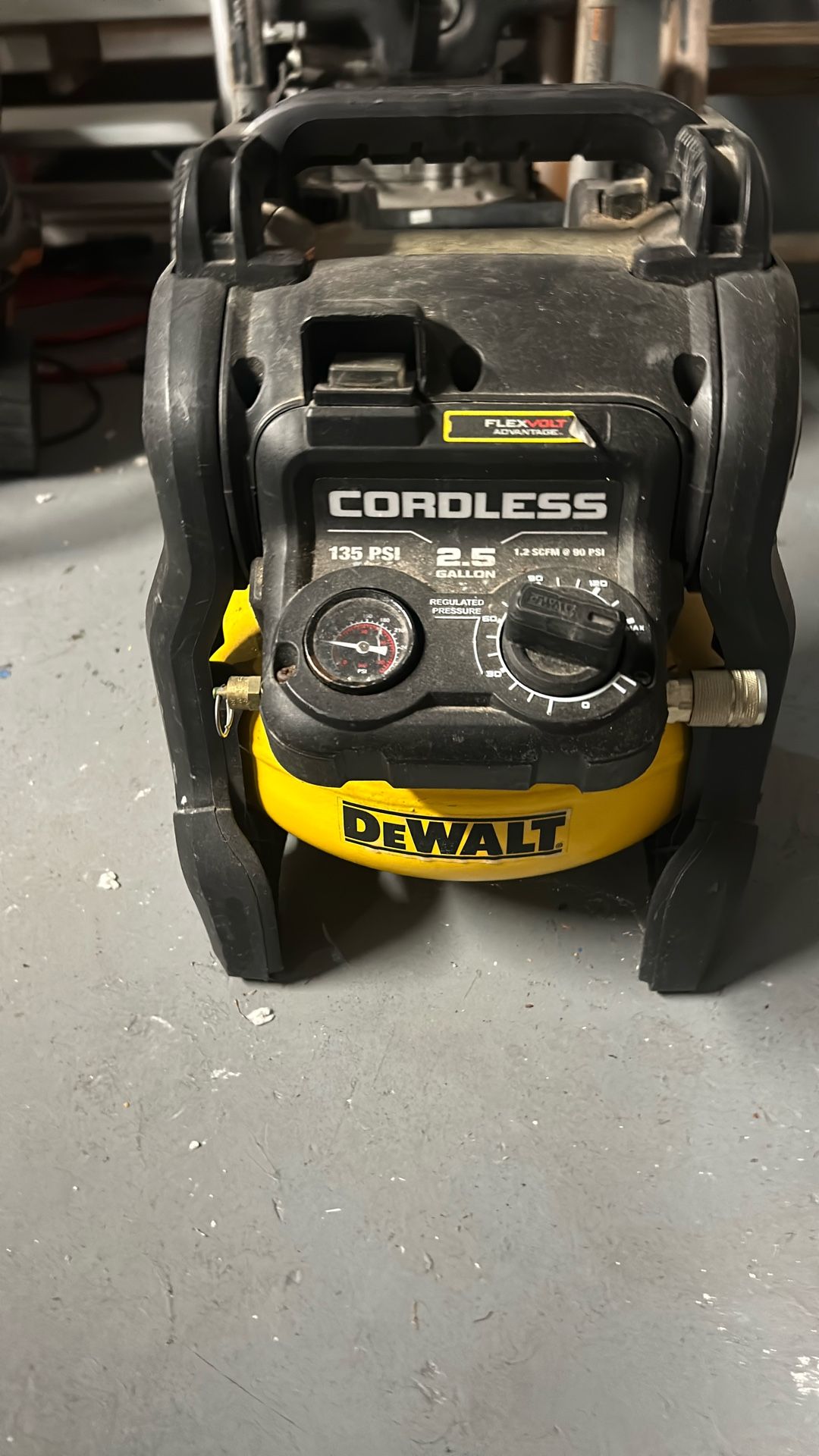 Dewalt 2.5 Gallon