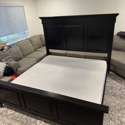 Ashley Furniture Lanolee Panel Bed with mattress (King Size)