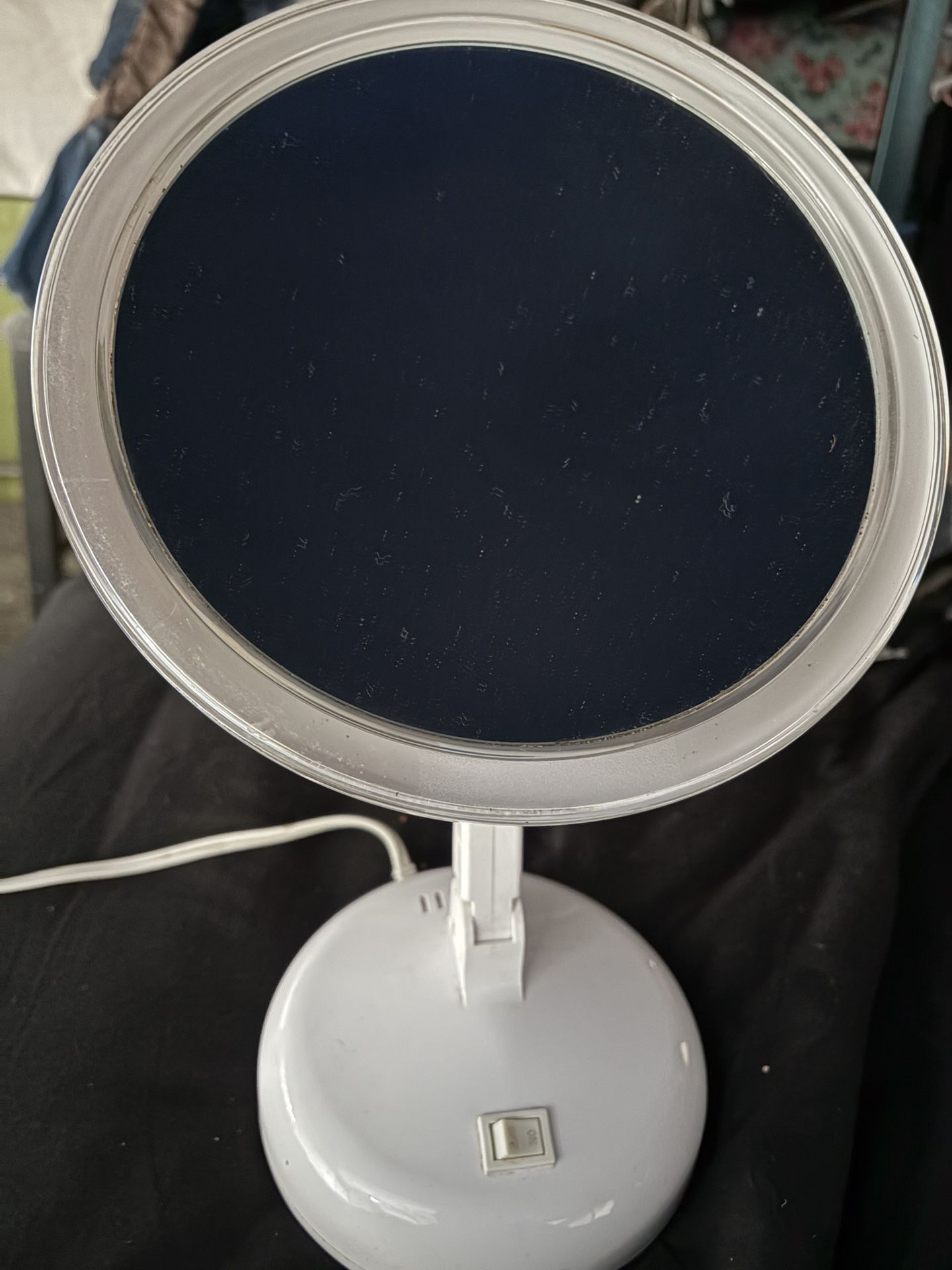 Light-Up Vanity Mirror – Swivel & Adjustable