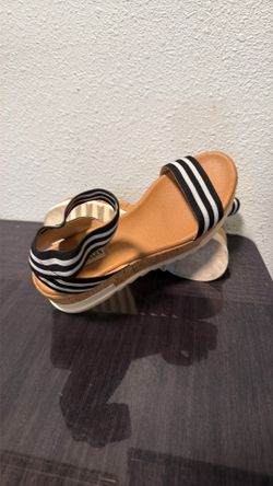 Women sandal brand Steve Madden