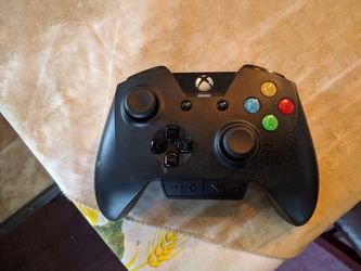 Xbox One Razer Wildcat Controllers. 1 Razer Onza Tournament