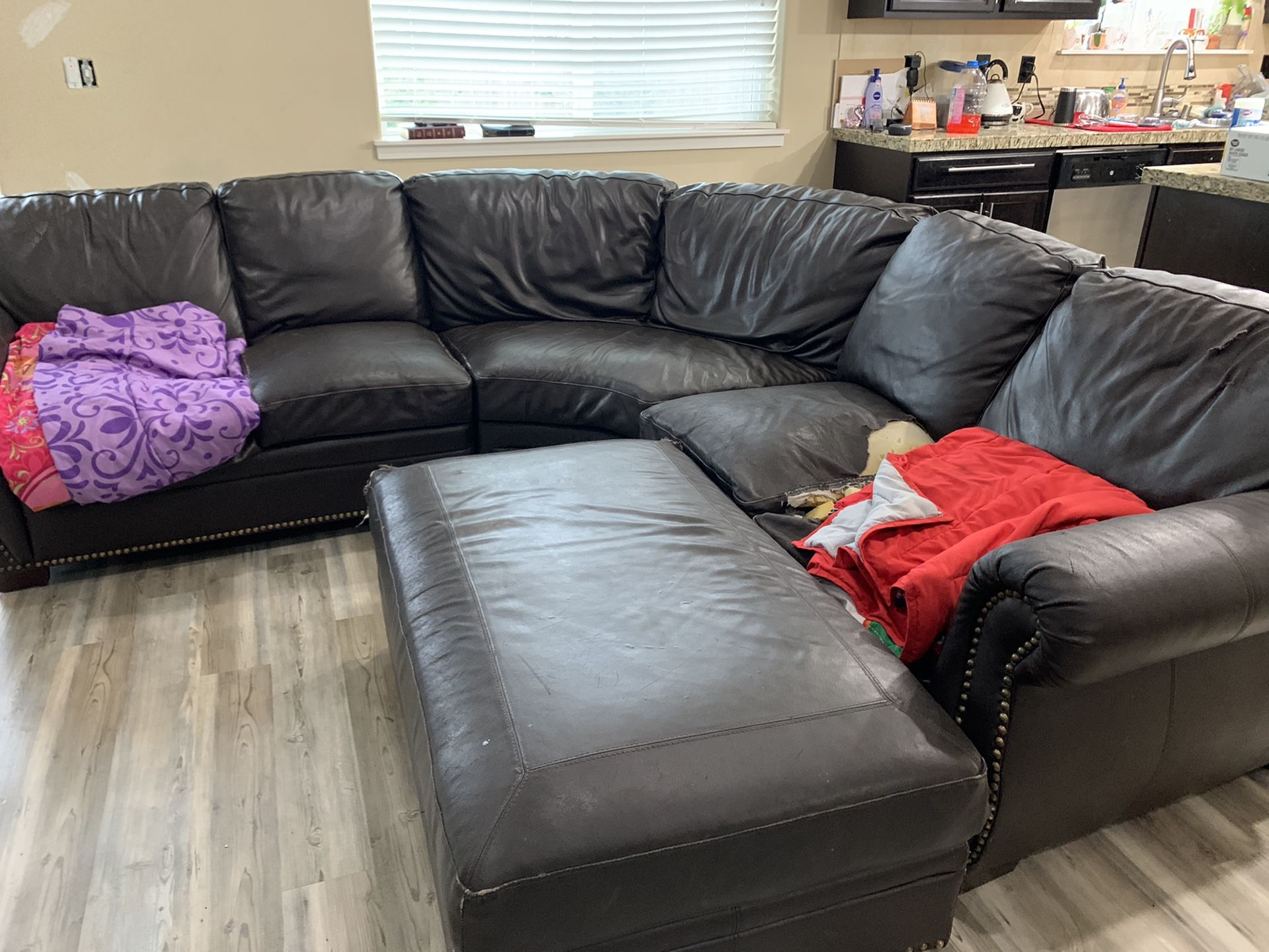 FREE SECTIONAL WITH STORAGE OTTOMAN!!