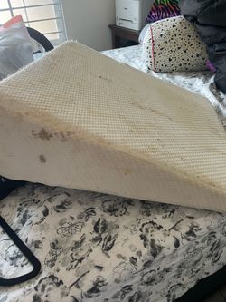 Free pillow wedge