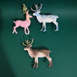 Reindeer figurines play set