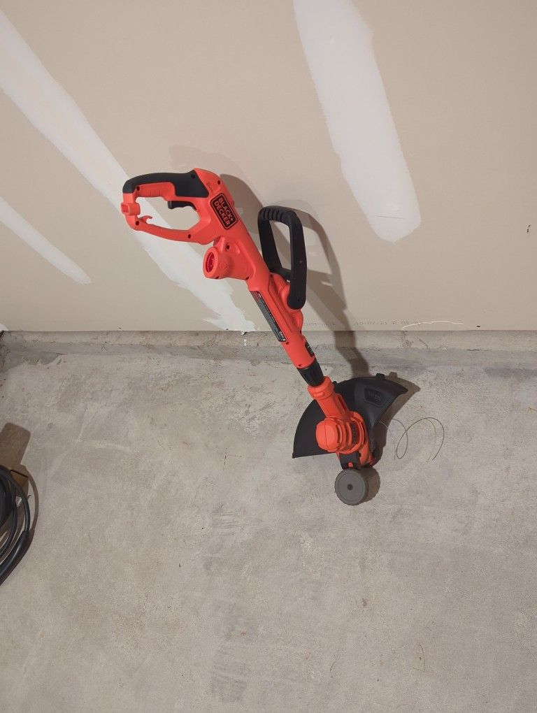 Black + Decker Weed Whacker